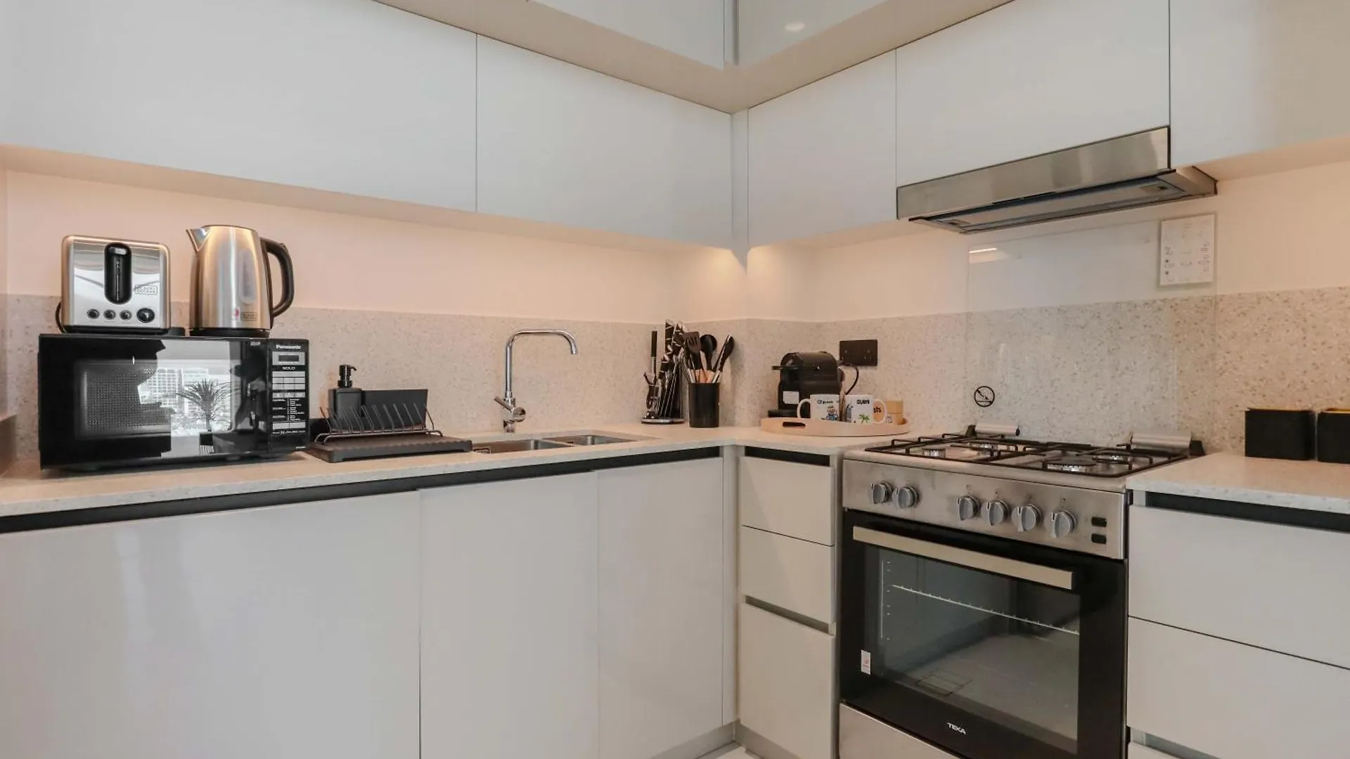 Elegant 2-Bedroom Retreat At Marina Vista 2 Dubai