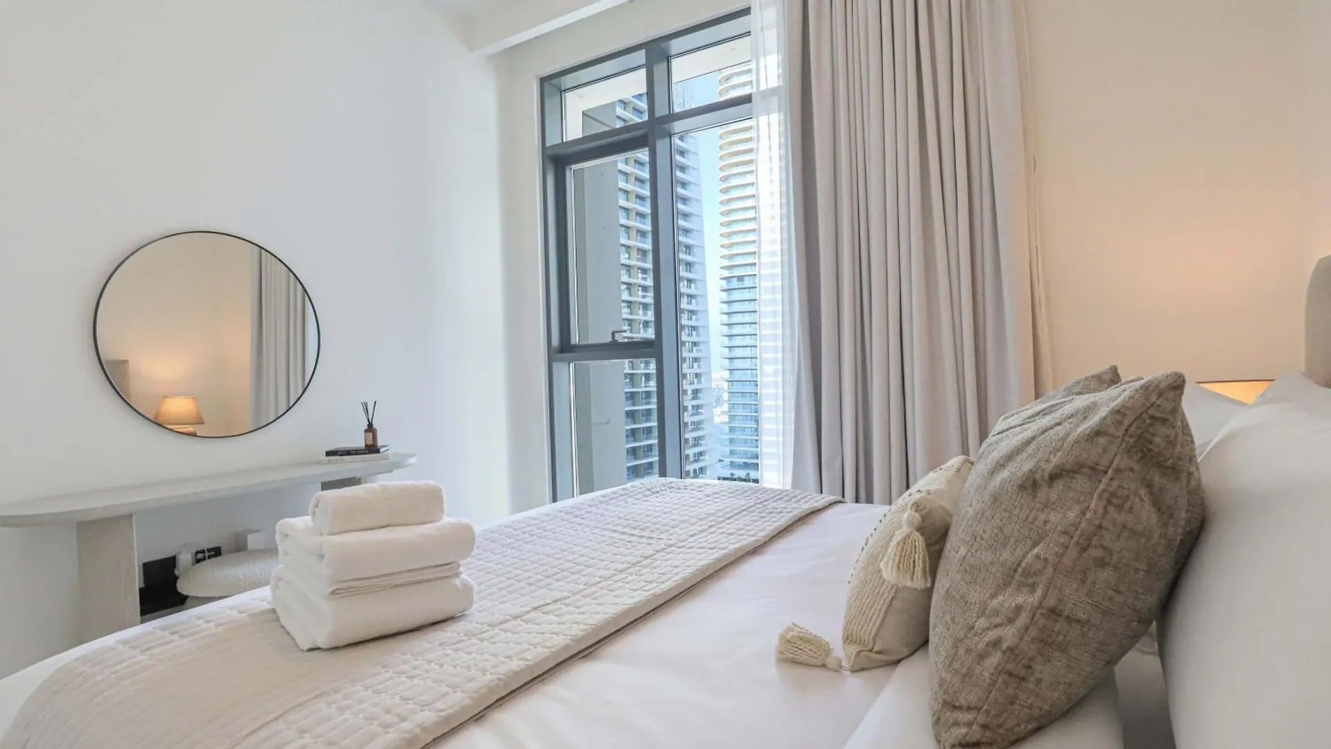 Apartment Elegant 2-Bedroom Retreat At Marina Vista 2 Dubai
