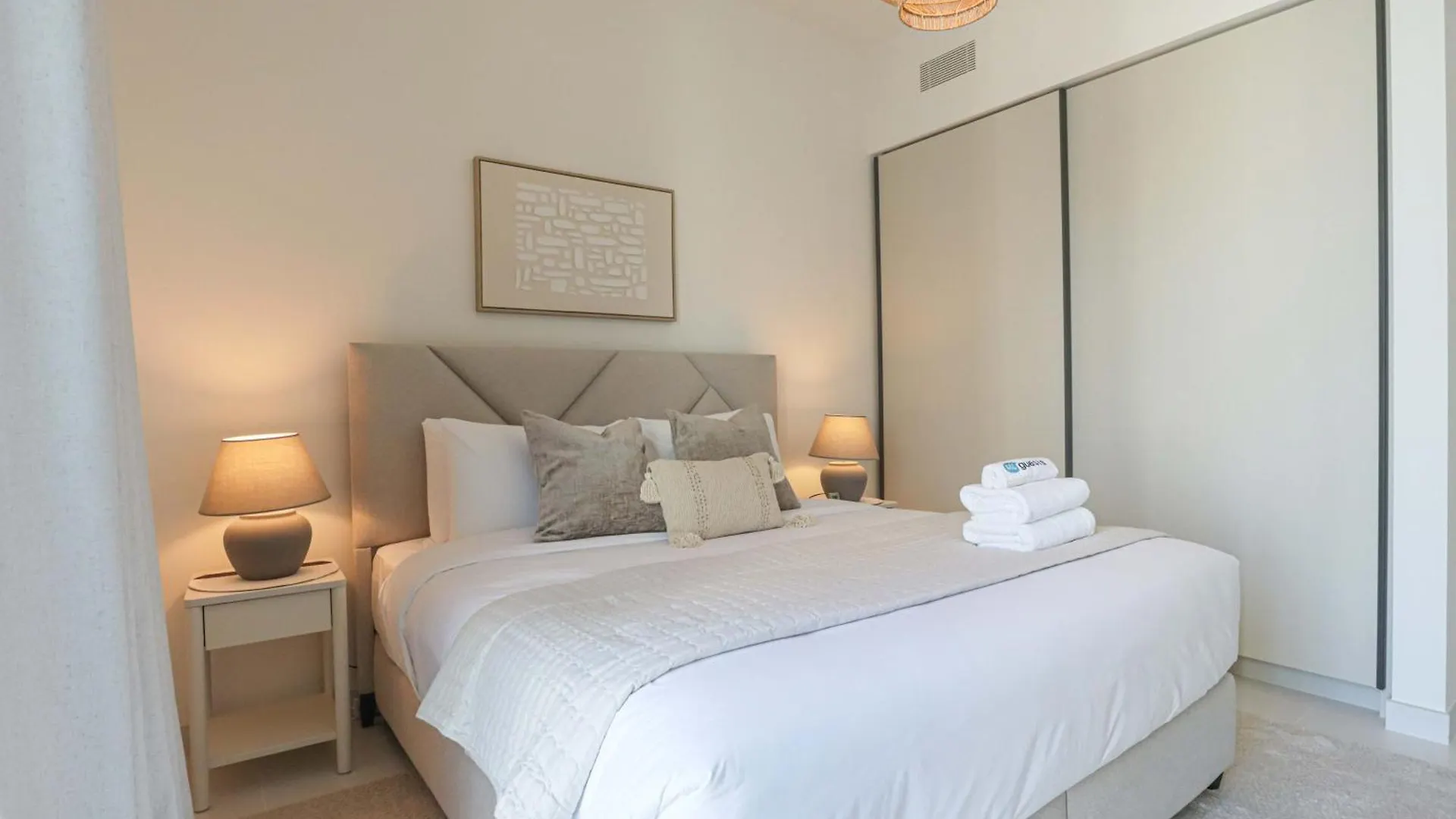 Elegant 2-Bedroom Retreat At Marina Vista 2 Dubai 0*,